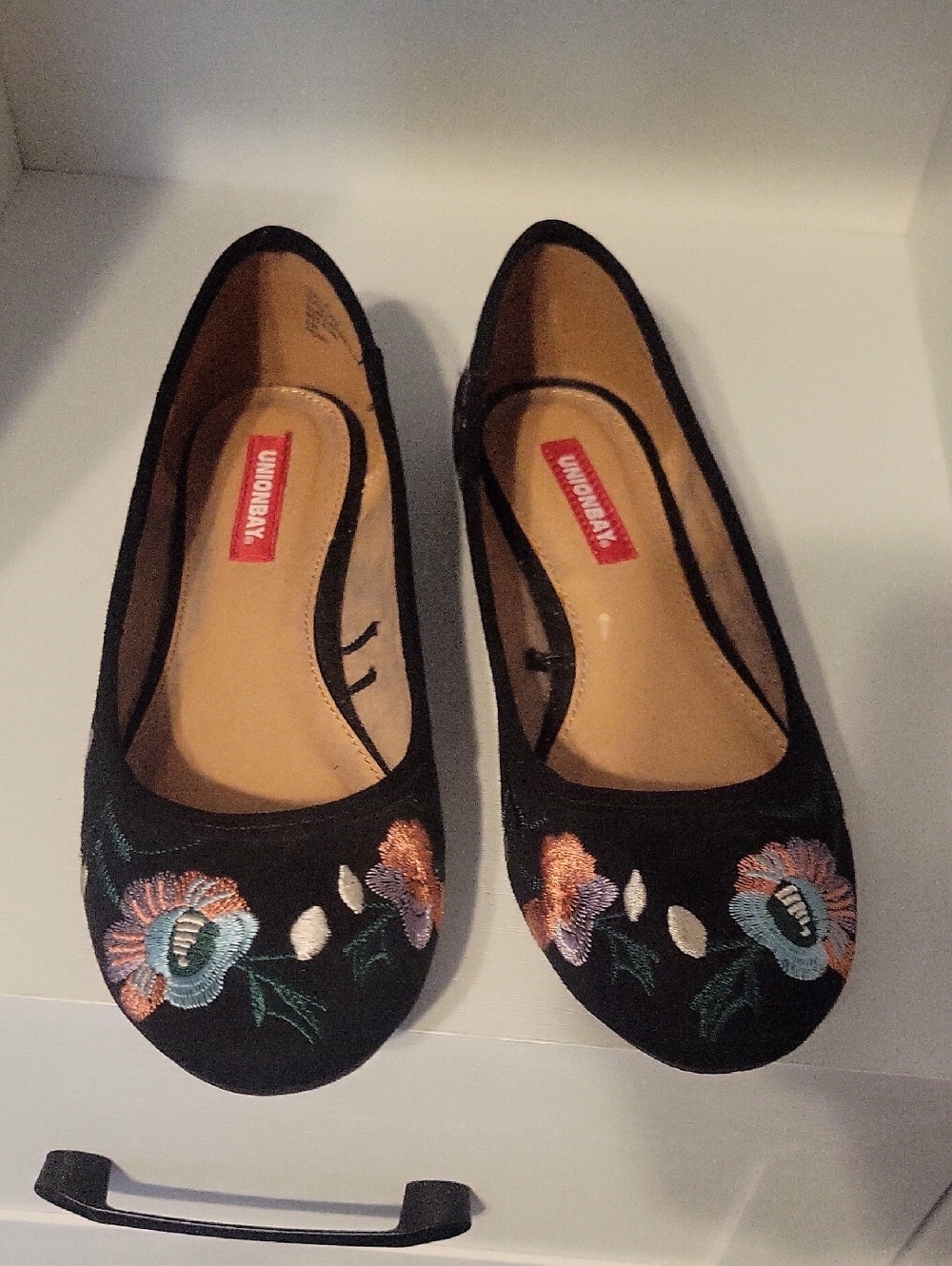 UNIONBAY 6.5 Black Floral Embroidered Cottagecore Slip-On Flats